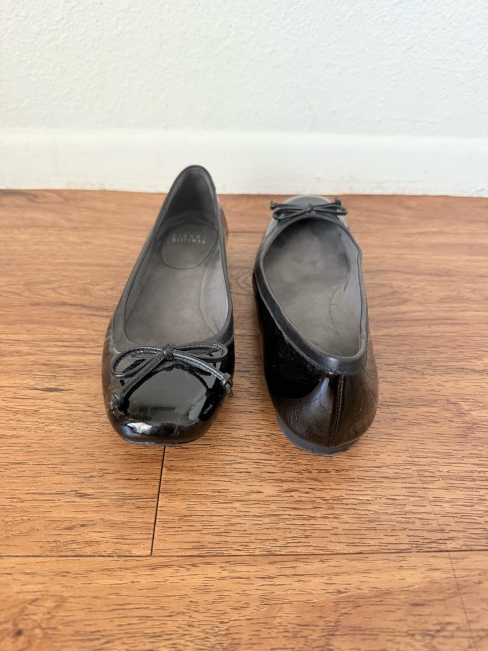 Stuart Weitzman Black Patent Ballet Flats Size 7M - Picture 2 of 6